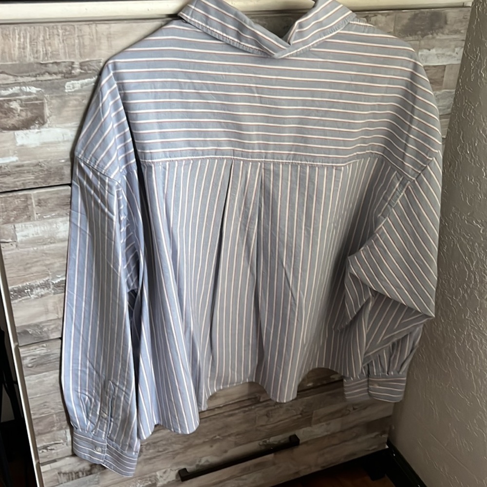 Light blue oversized cropped blouse. H&M - Picture 2 of 2